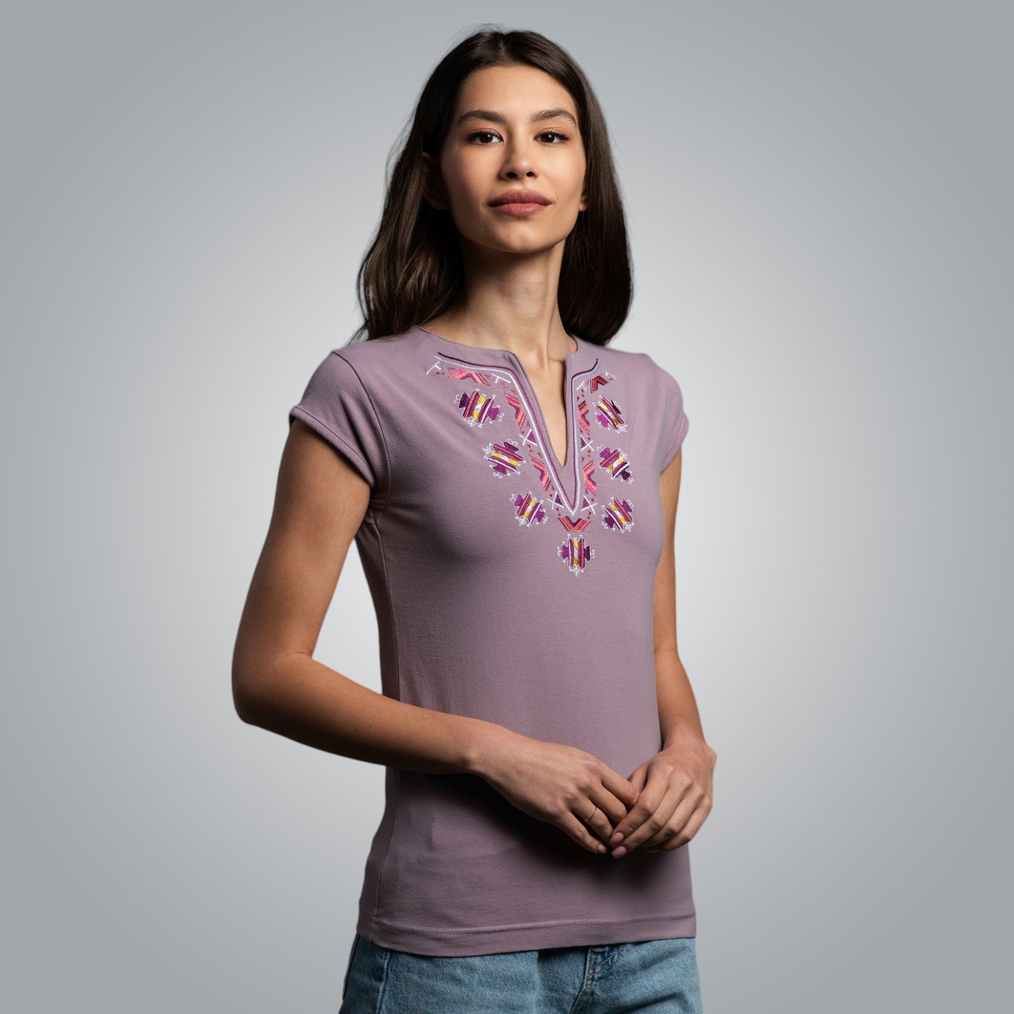 Тениска с V деколте "от Шоплука"