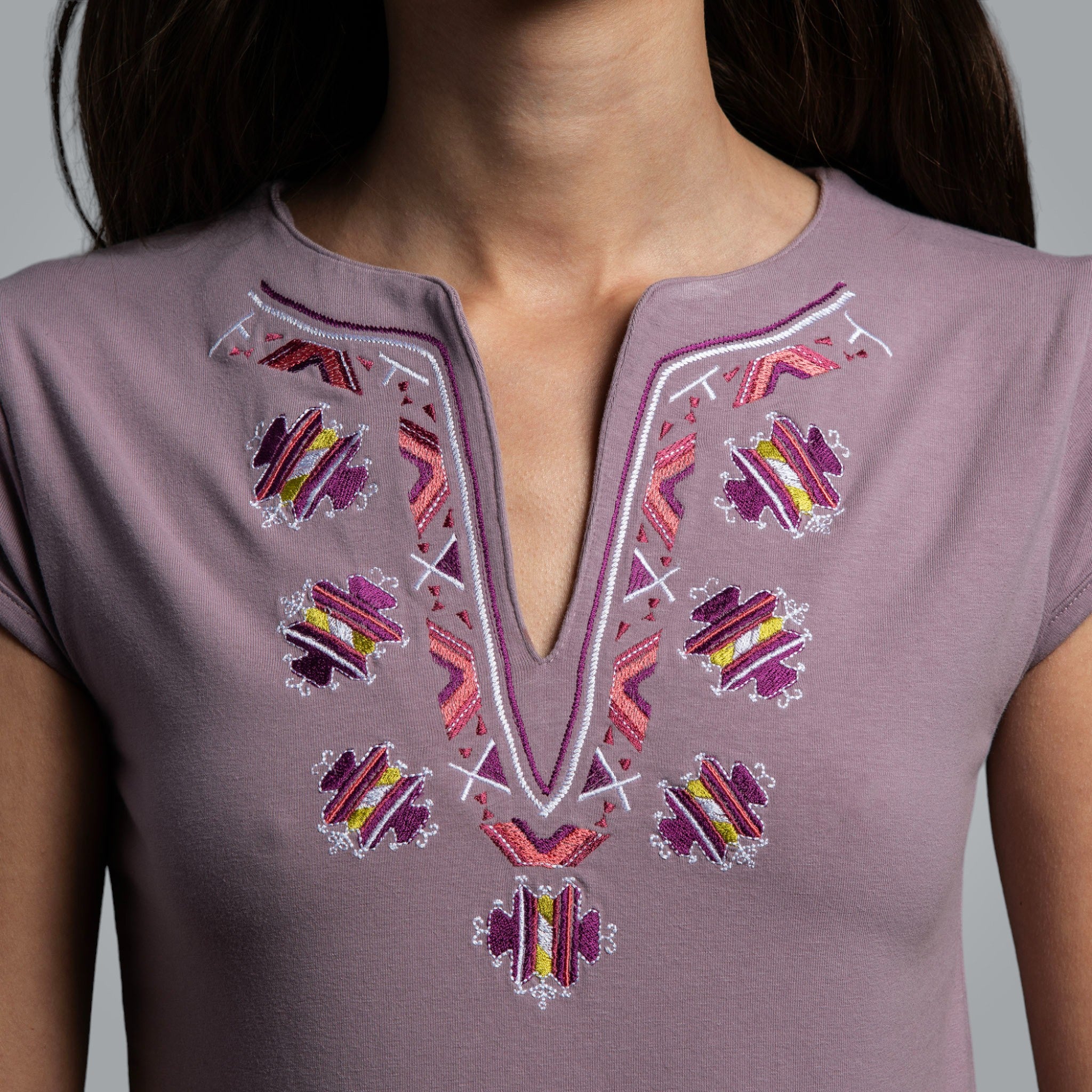 Тениска с V деколте "от Шоплука"