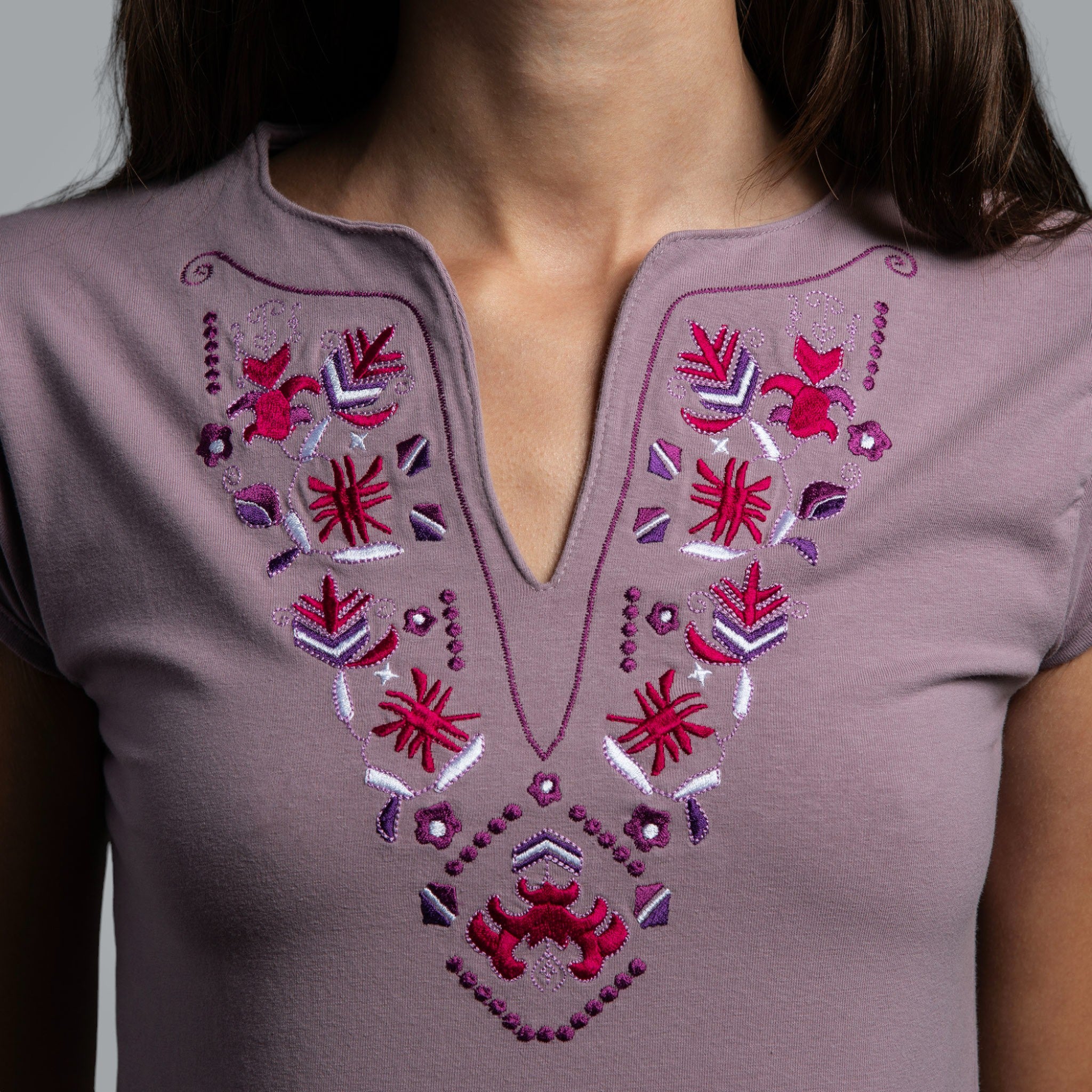 Тениска с V деколте - "Самоковска"