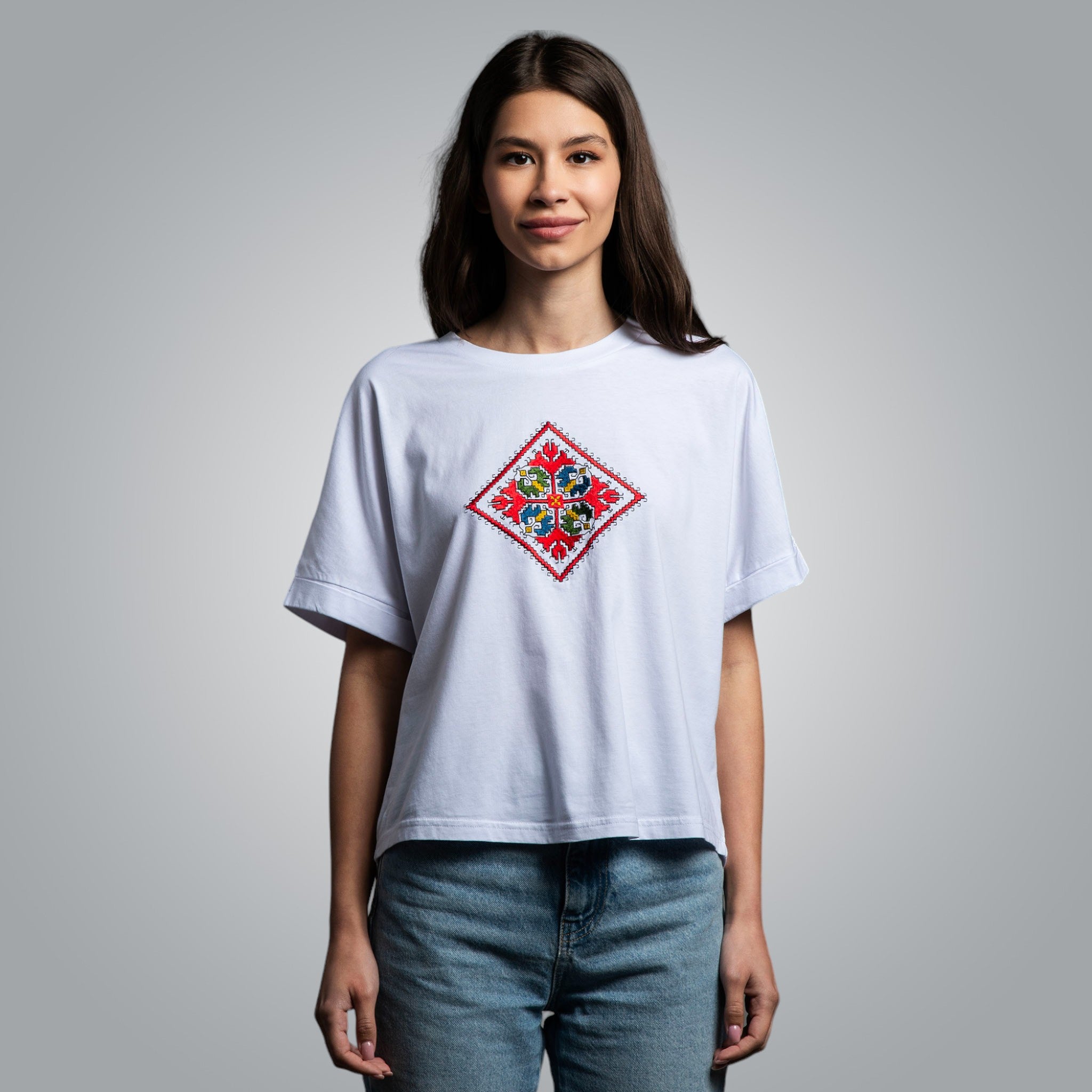 Уголемена дамска тениска "Шопска свиленица"