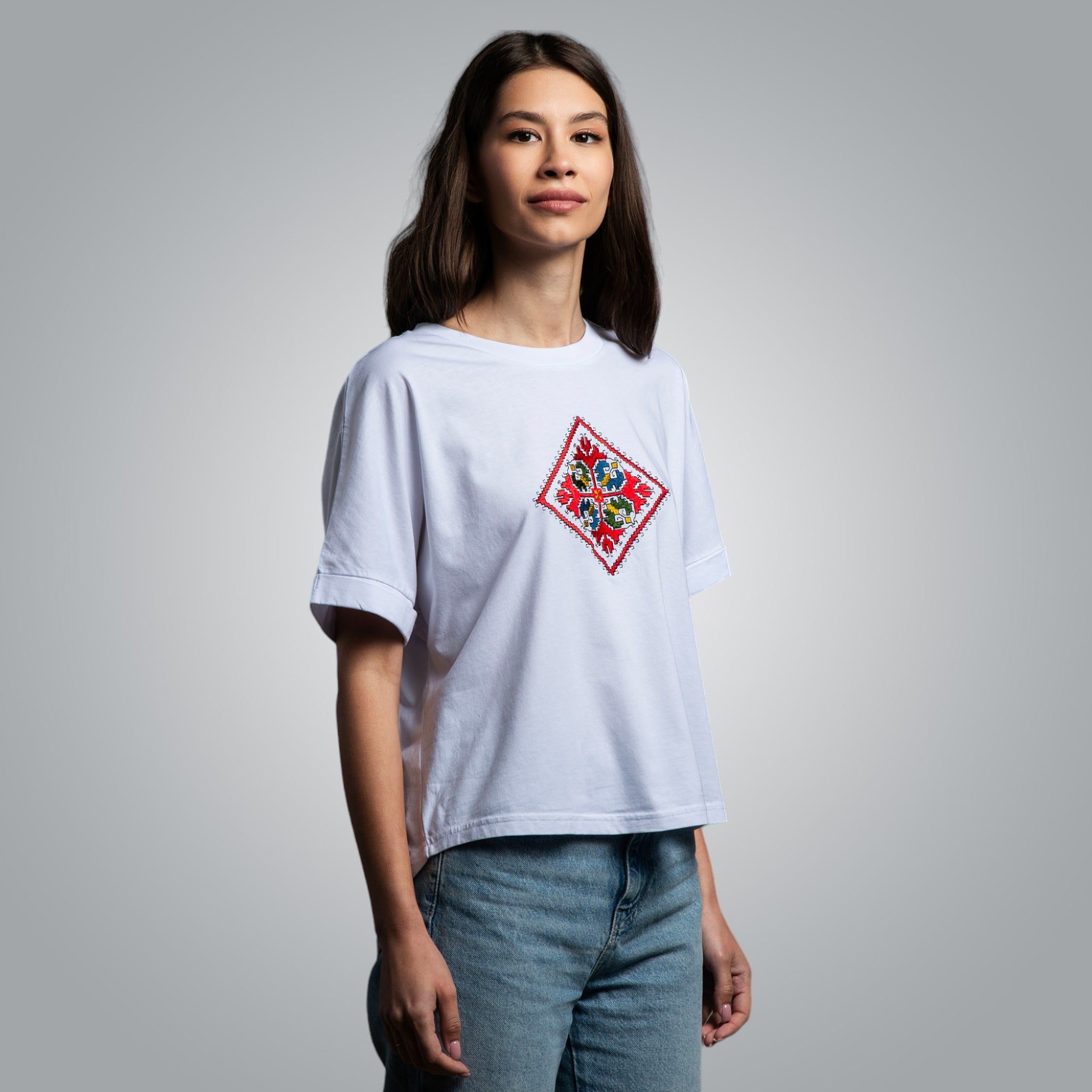 Уголемена дамска тениска "Шопска свиленица"