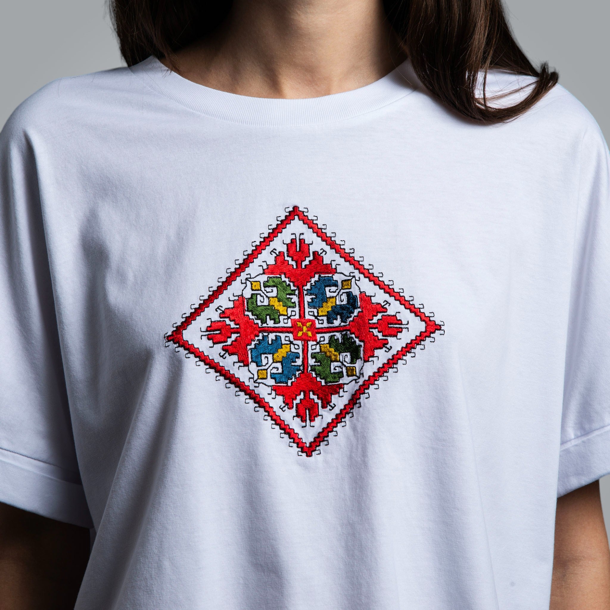 Уголемена дамска тениска "Шопска свиленица"