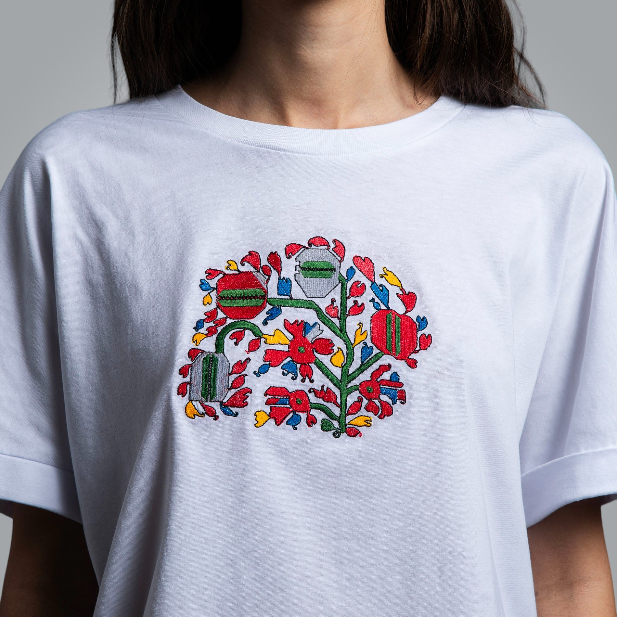 Уголемена дамска тениска "Дърво на живота"