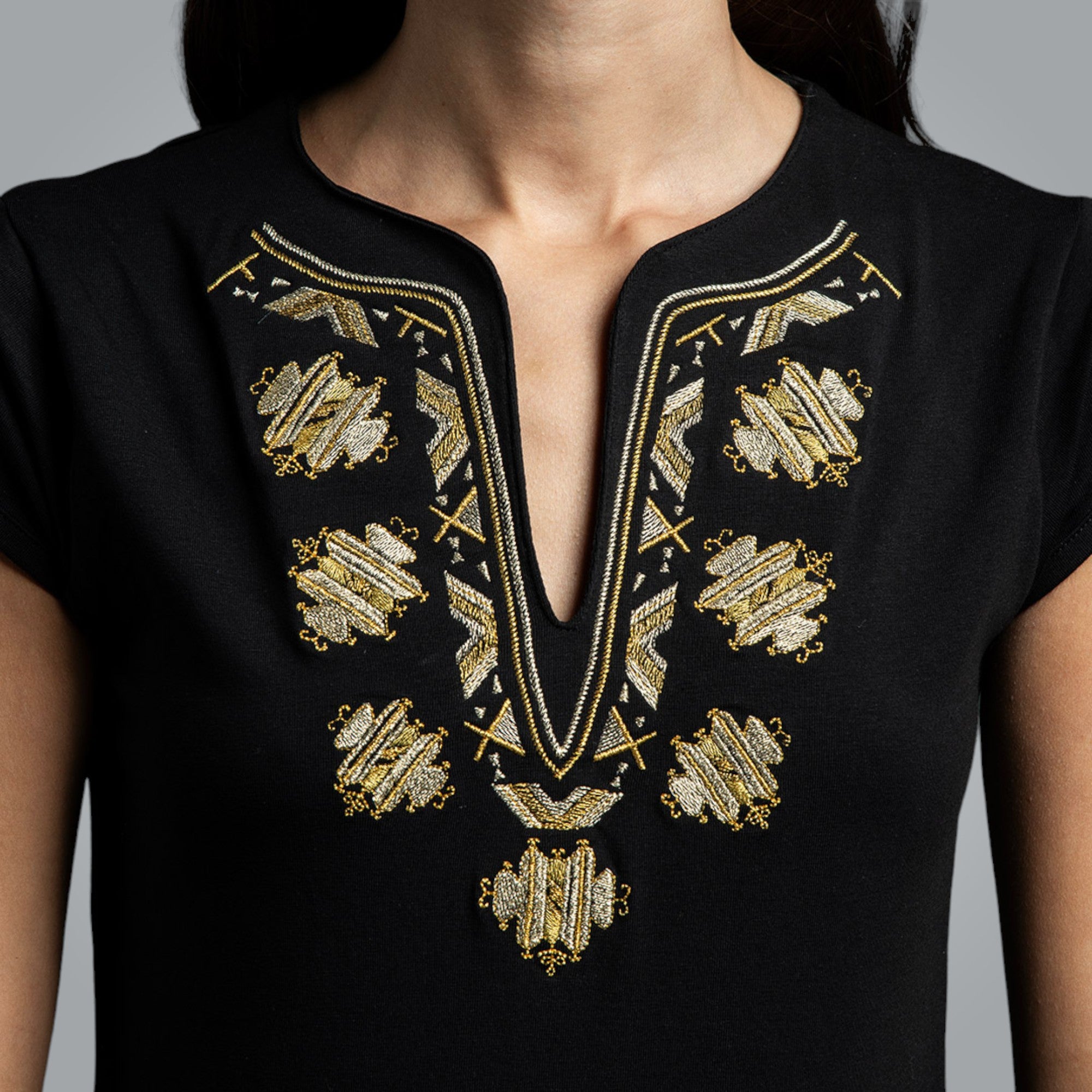 Тениска с V деколте "от Шоплука"