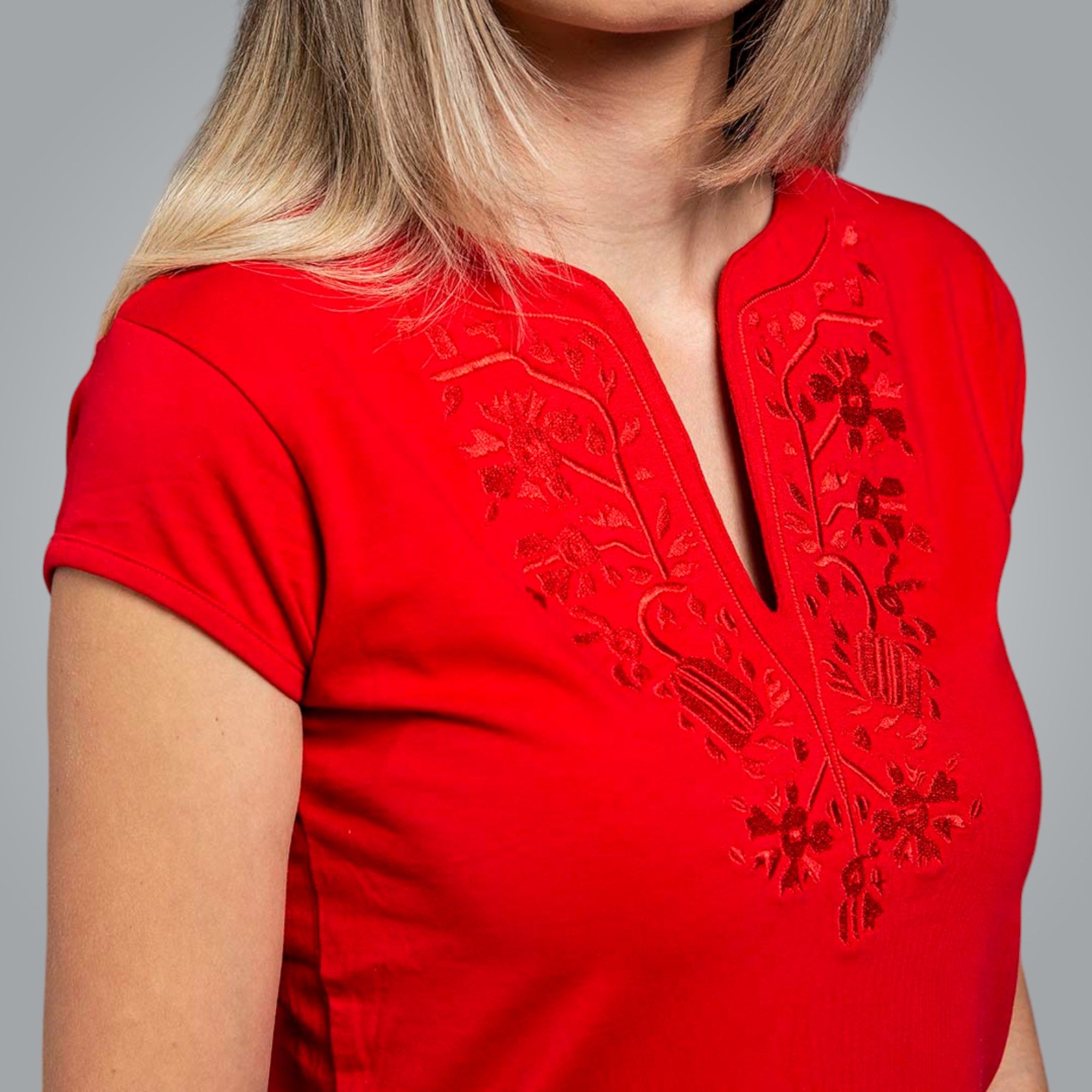 Тениска с V-деколте "Дърво на живота"