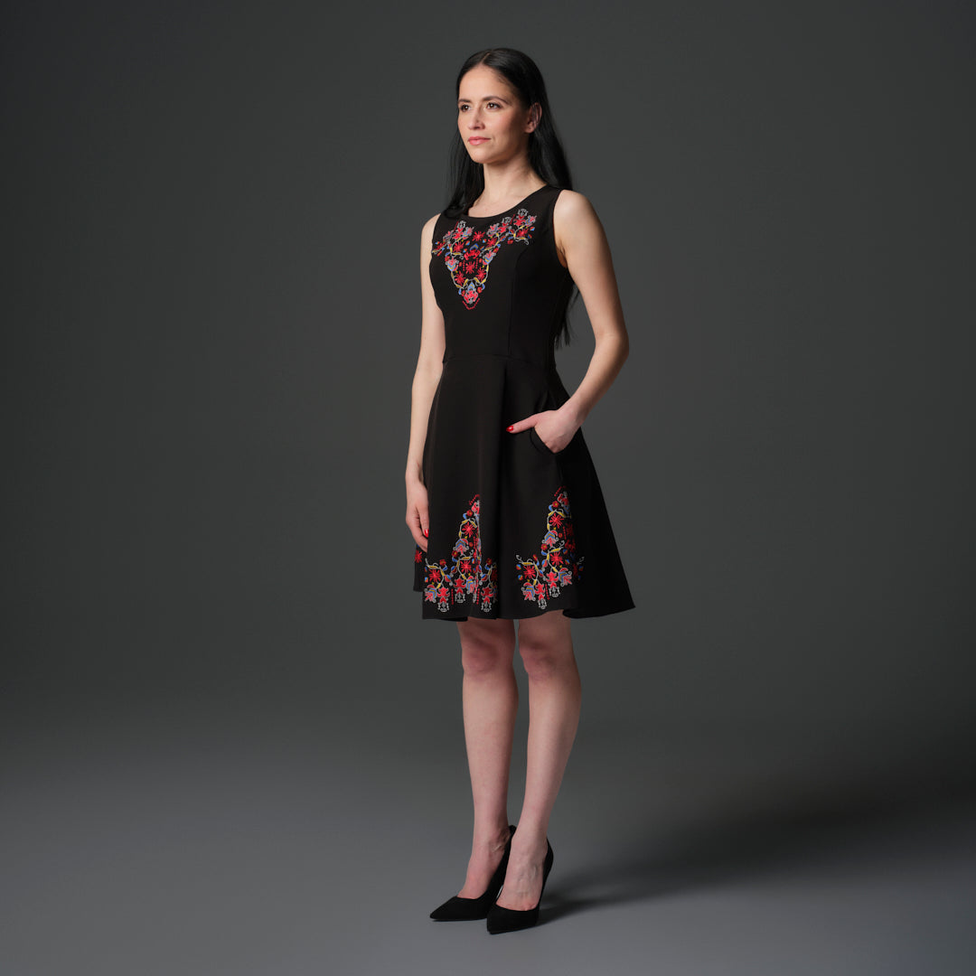 Къса рокля със самоковска шевица