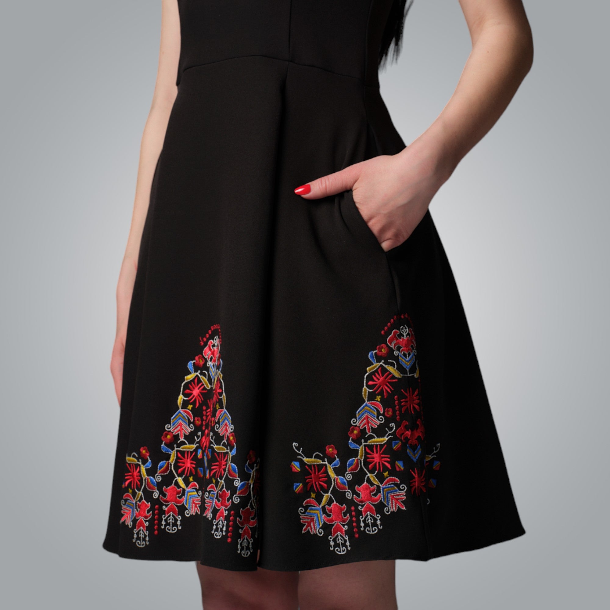 Къса рокля със самоковска шевица