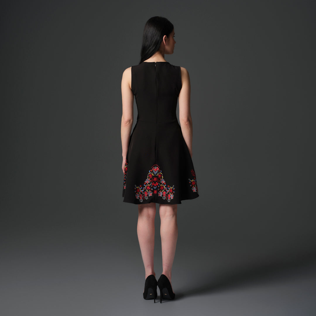 Къса рокля със самоковска шевица