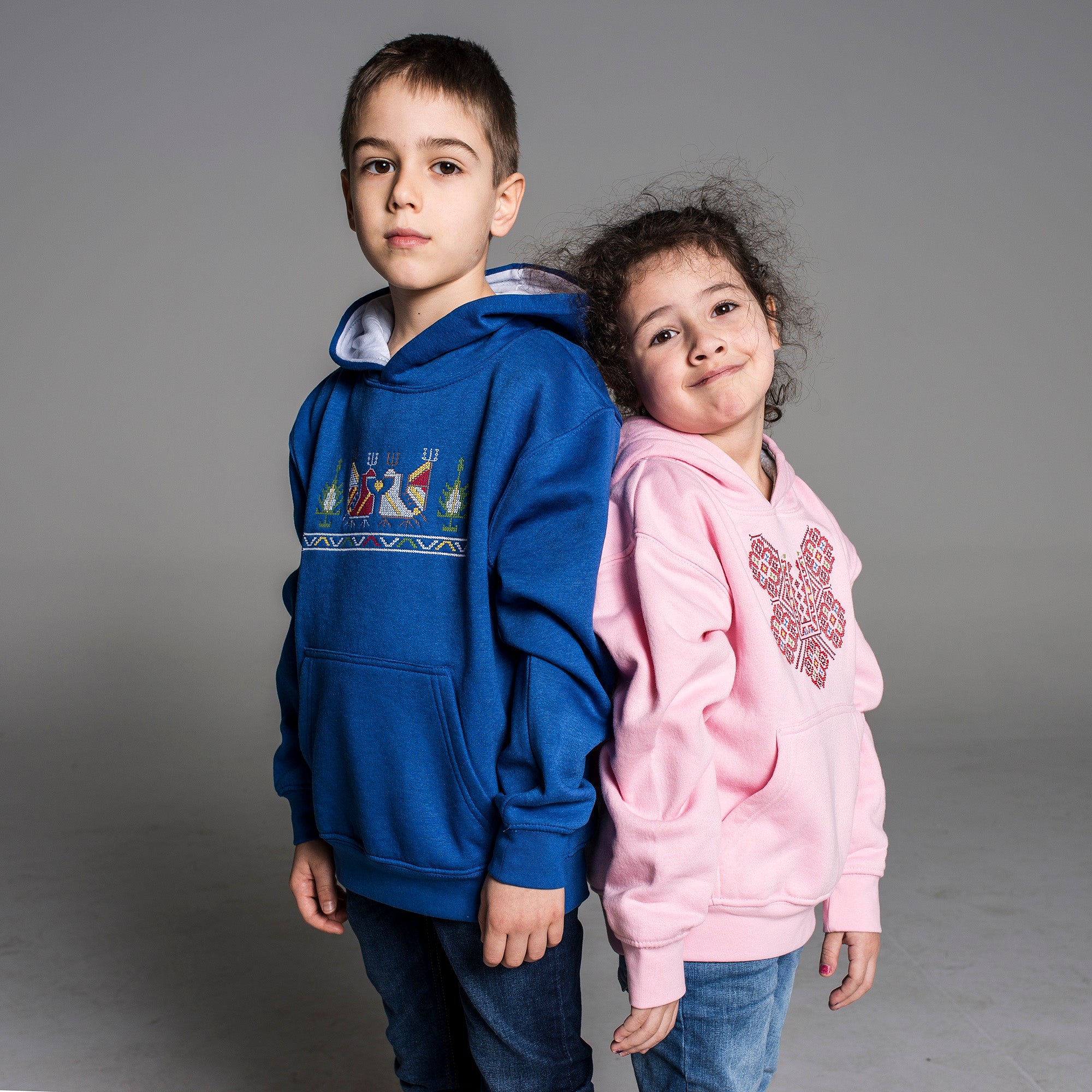 Детска блуза с качулка бродирана с шевица "Китна" от Везба