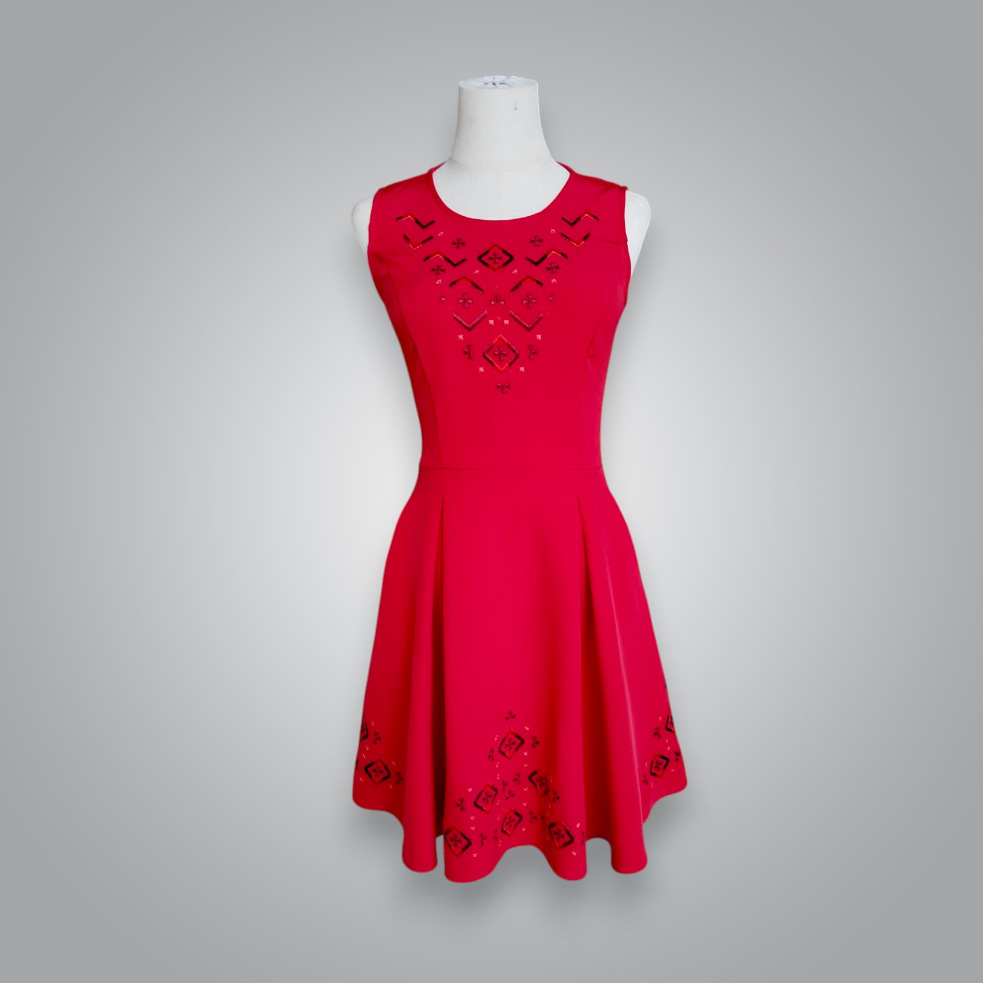 OUTLET Къса рокля с "Нашенска" шевица