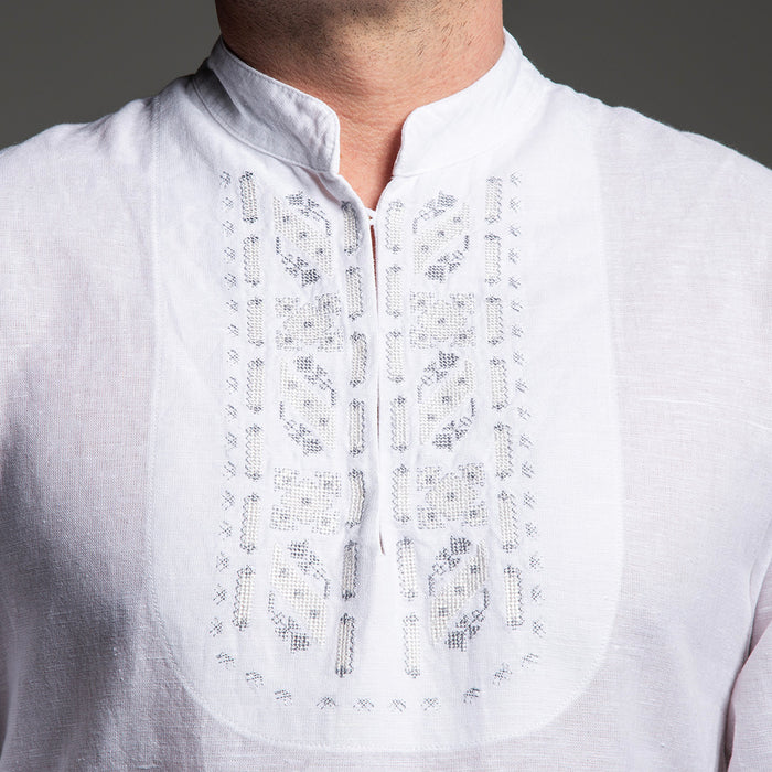 Мъжка риза бродирана с ахроматична шевица "Защита" с маншети