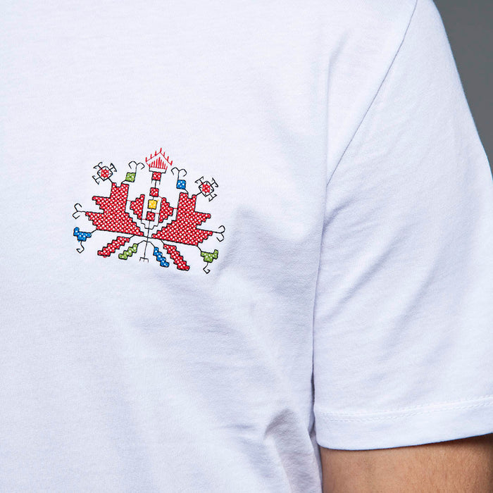 Мъжка тениска бродирана с детайл от шевица "Аз съм" от Везба