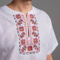 Мъжка риза с къс ръкав бродирана с традицонна шевица