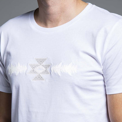 Мъжка тениска с бродирана ахроматична шевица &quot;Канатица&quot; от Везба